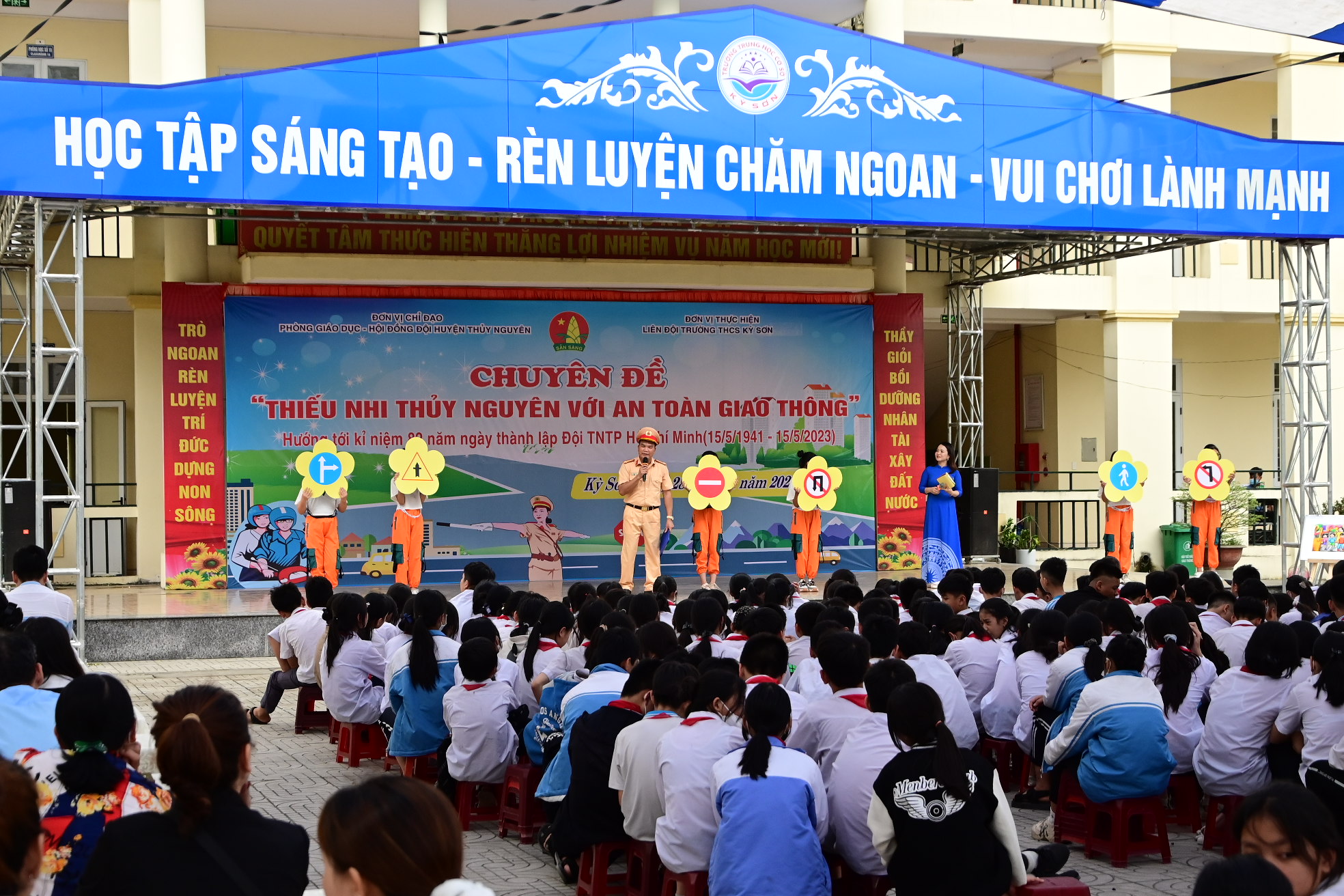 Công an huyện Thủy Nguyên: Phối hợp tổ chức chuyên đề “Thiếu nhi Thủy Nguyên với An toàn giao thông” tại trường THCS Kỳ Sơn
